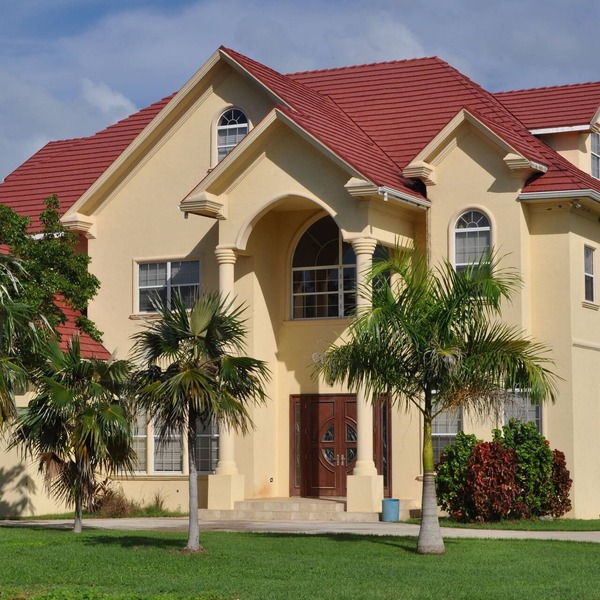 Executive home 5 mins drive from world famous Seven Mile Beach w/Swimming Pool