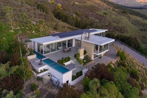 Executive Home with Stunning Harbour views