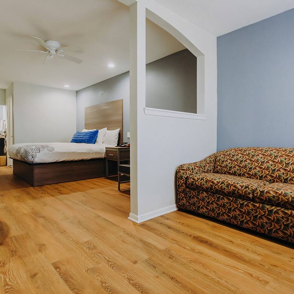 Executive King Room | Kemah Boardwalk Access | 10 Min to NASA Space Center