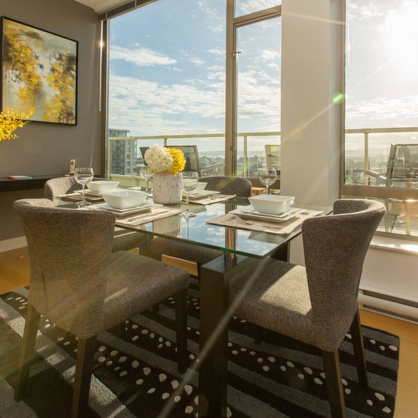 Executive Luxury Suite - Everything's Just Down The Street Suite!