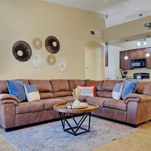 Executive Style Condo Mountain Views & Heated Pools