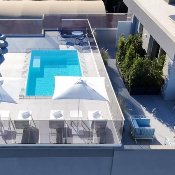 Executive Suite with heated pool in the heart of Bari