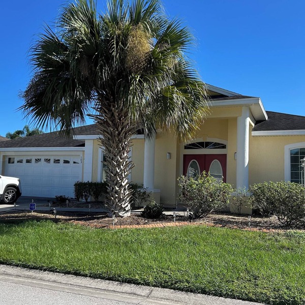 Executive Villa with lake views and south facing pool 4 bed 3 bath near parks