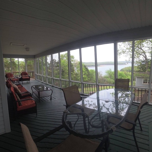 Expansive Executive LakeHouse #19w/Jacuzzi &Fireplace with views of Norfork Lake