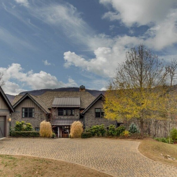 Expansive Golf Resort Home with Mountain Views - Family Friendly