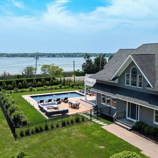 Expansive Home in Shinnecock Hills, Private Beach Access, Water Views,.