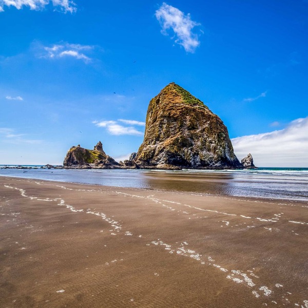 Expansive Queen Studio Near Beach Has Fireplace, Full Kitchen, Beach-view Deck!