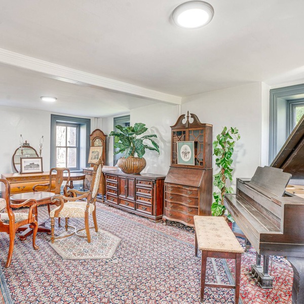 Experience a 17th-Century Spring Manor
