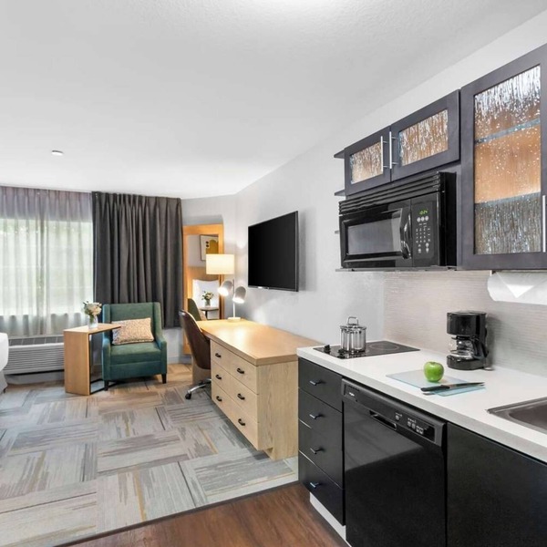 Experience Austin's Famous 6th Street! Full Kitchen, Pet-friendly Property!