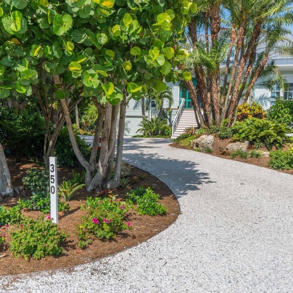 Experience luxury Beachfront a spacious 5-bedroom, 4-bathroom home in Boca Grande.