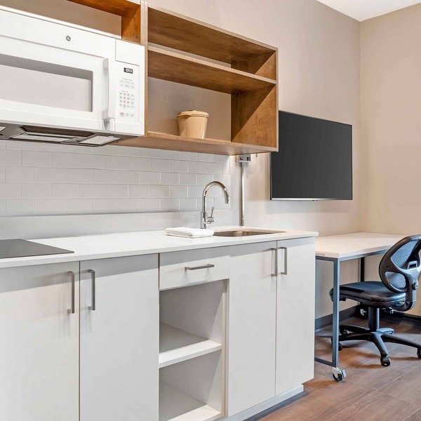 Experience Modern Comfort Near Sarasota's Attractions