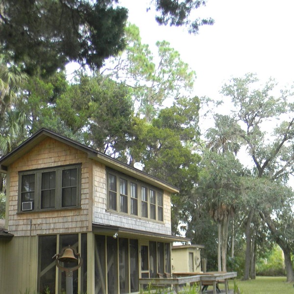 Experience 'Old Florida' from a Charming Waterfront Cottage