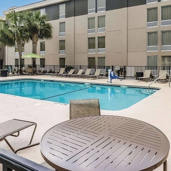 Experience Poolside Joy & Grab-and-Go Breakfast in 2 Cozy Hotel Rooms