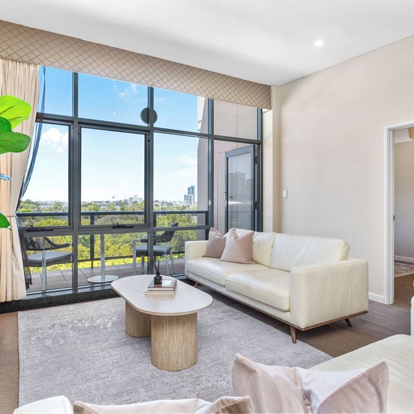 Experience the perfect blend of urban convenience and natural beauty in this spacious, light-filled 3-bedroom apartment. Situated on the doorstep of Kings Park and the Swan River, this home offers a tranquil retreat right in the heart of Perth.