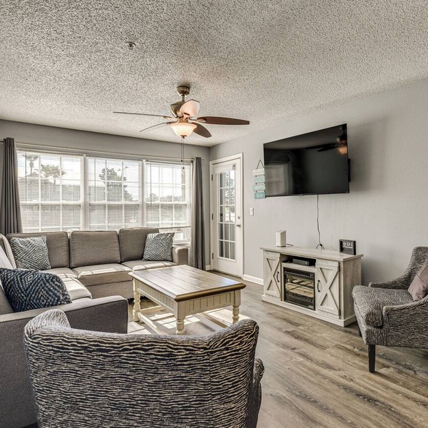 Explore Boardwalk Thrills! Central Destin Condo