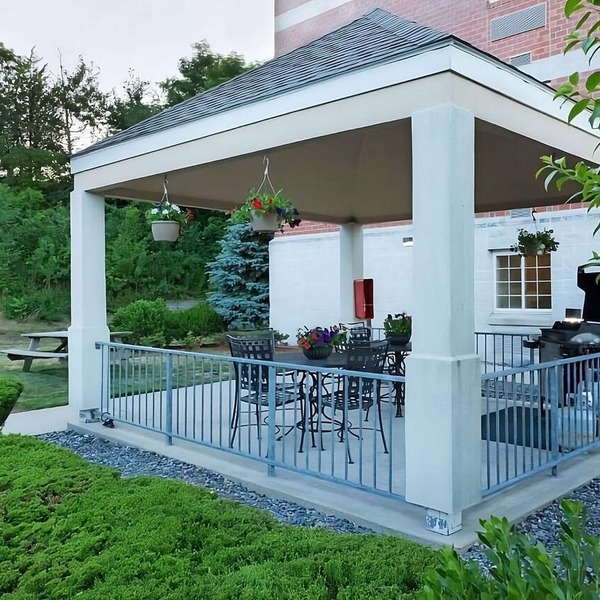 Explore North Shore from Boston! Kitchen, Pets Allowed, Near Burlington Mall!