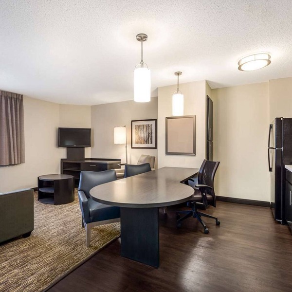 Explore North Shore from Boston - Pet-friendly Suites w/BBQ Facilities
