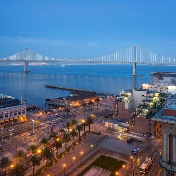 Explore San Francisco's Financial District From Our Room !