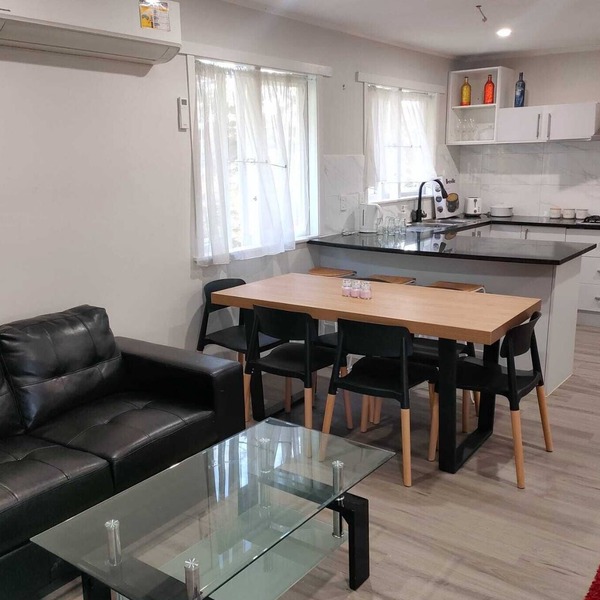 Explore the Affordable Auckland Vacation Rental in a Quiet Spot - SriPrasar 4BRM