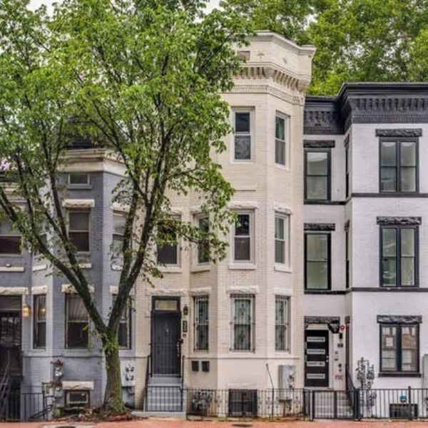 Explore the Vibrant Neighborhood of NoMa! 2-Level Spacious Rowhouse!