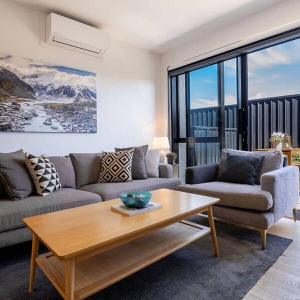 Explore Wanaka - A Stylish Unit That Guests Adore!