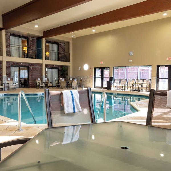 Express Suites Riverport Inn & Suites