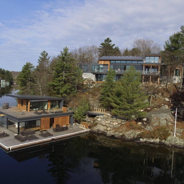 Exquisite 12 bed 13 bath cottage on Lake Joseph