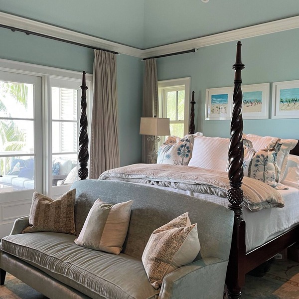 Exquisite Bay front Estate, dockage 100' boat, LG pool, close to town and beach.