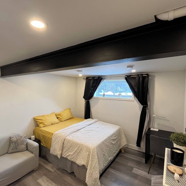 Exquisite Black & White Apartment with Unparalleled Charm
