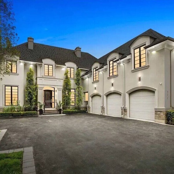 Exquisite private Villa just outside of the city.