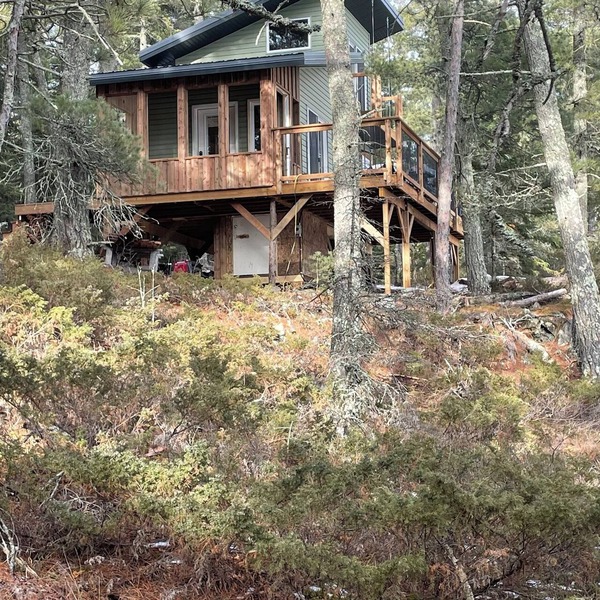 Extremely private remote get away, nestled in the pine trees on pristine lake