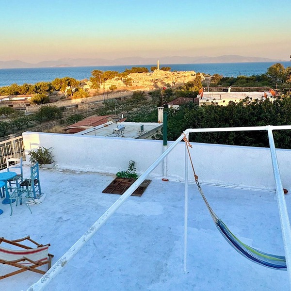 F5 seafront apartment with rooftop sea view