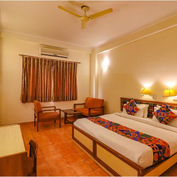 FabHotel Crystal Kant
