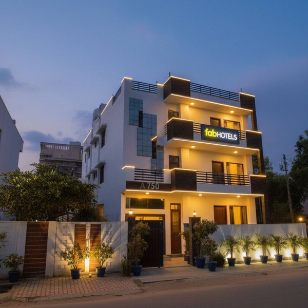 FabHotel The Maple Stays - Nr. Leisure Valley Park, Iffco Chowk
