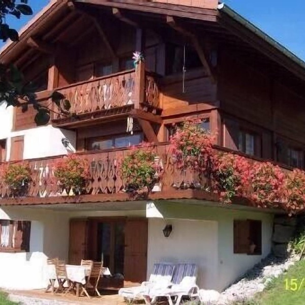 Facing Mont Blanc, rent the ground floor of a chalet in Passy