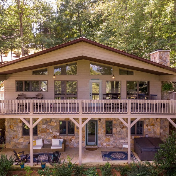 Fairway Gem at Spruce Pine - EV charge port, hot tub, fishing access