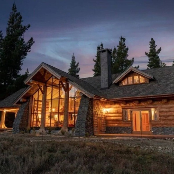 Fairytale Log Cabin with Hot Tub at Homewood Forest Retreat