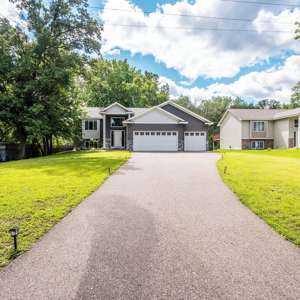 Fall Twin Cities Suburban Retreat: 4BR with Game Room & Big Yard Near NSC & TPC