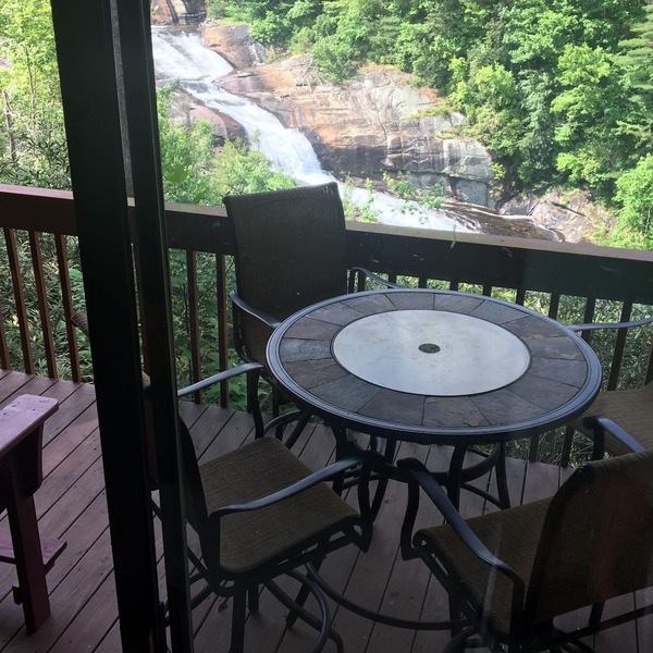 FALLING WATERS ~ 2b/2b SPECTACULAR VIEW HANGING OVER FALLS, UPSCALE FURNISHINGS.
