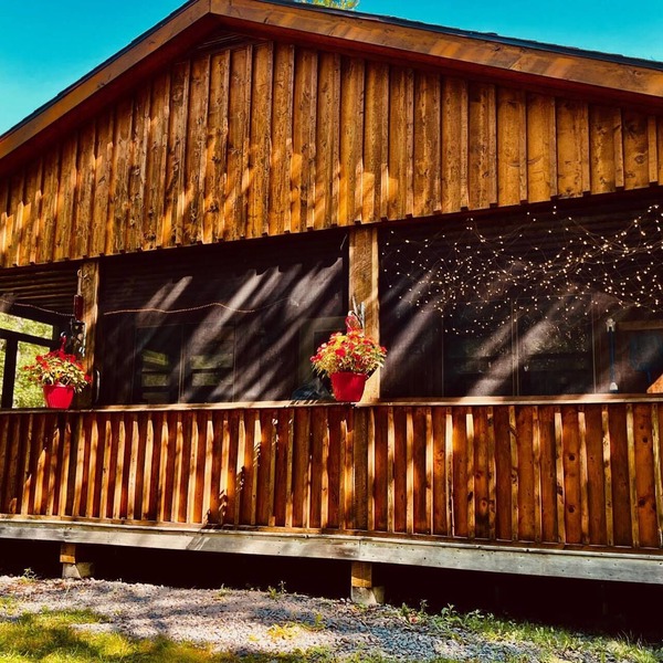 Falls Lake Burrow - Private Cottage with Screened-in Hot Tub