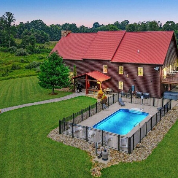 Falls Lodge | Hocking Hills, 7BR Estate, Pool