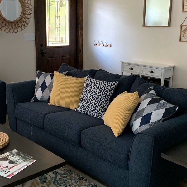 Family Cabin-well appointed- central location- 3 bedrooms -2 baths
