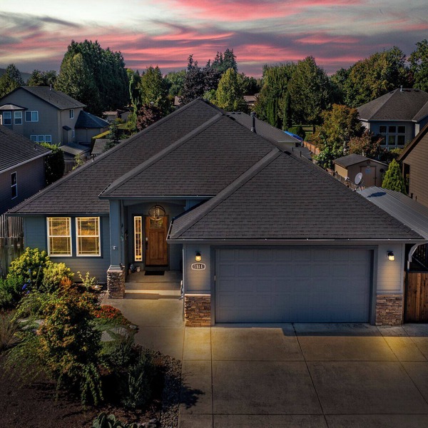 Family Friendly 3BR/2BA Entire home + workspace