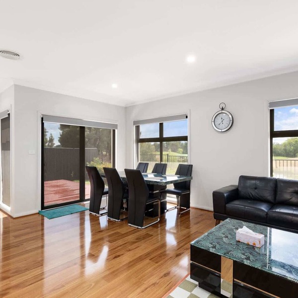 Family-Friendly 4-Bed Home with Courtyard