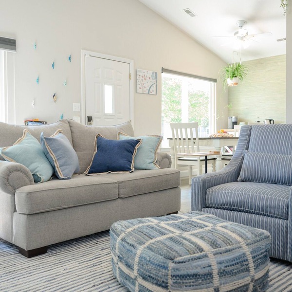 Family Friendly Beach Bungalow 2 blocks to beach, minutes from Hampton U & LAFB