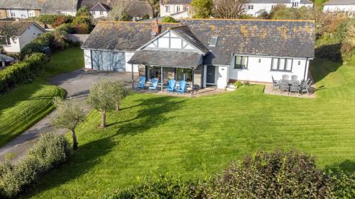 Family-Friendly Bungalow Near Thurlestone Beach