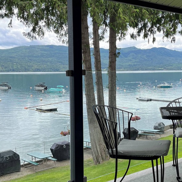 Family friendly Condo on the lake!