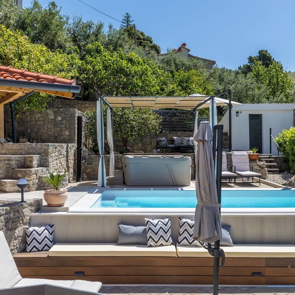 Family paradise with private heated pool and jacuzzi