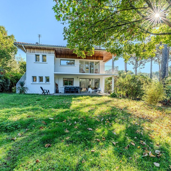 Family Villa with 6 Bedrooms, Garden & Terrace, Between Beach and Port – Lège-Cap-Ferret