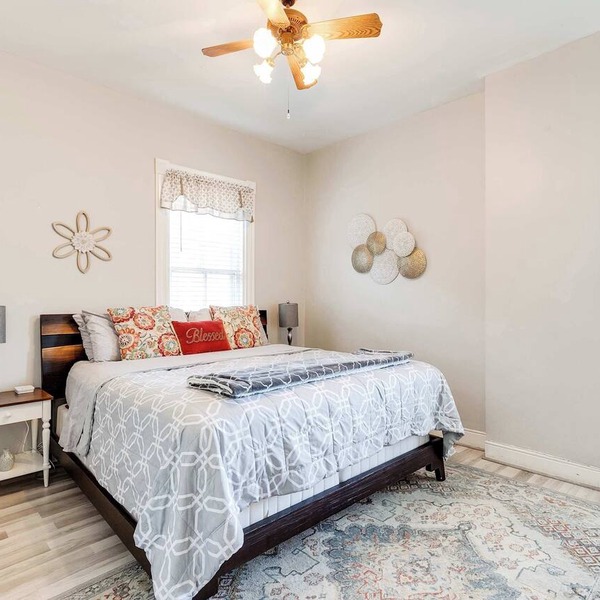 Fan District Gem | Walk to VCU | King Bed| Parking